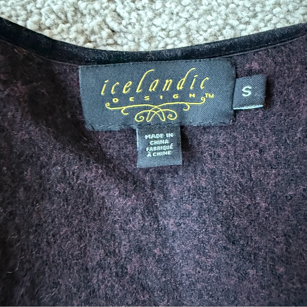 Icelandic Design Red Embroidered Cardigan Wool Sweater - Picture 7 of 11
